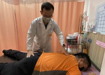 臀部肌肉關節痛得睡不著　竟是數十年前練標槍引起