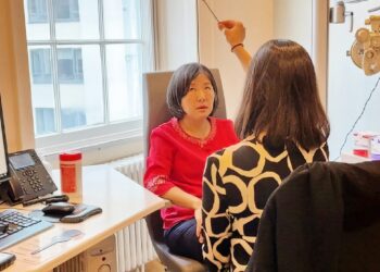 賴麗如到倫敦開刀　帶回英國高端醫學服務標準　打造信賴眼科SOP