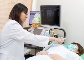 女姓非哺乳期乳頭出現分泌物 身體健康警訊宜儘早就醫檢查