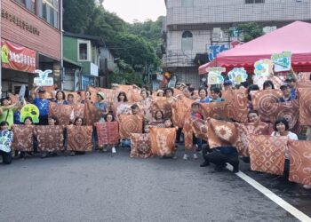 影音/悠遊步道嚐美食 烏塗社區百人植物染活動令人驚艷