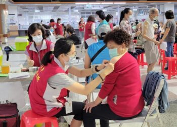 嘉市加開社區疫苗接種站　籲全民左流右新拿好禮