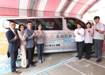 林文庫先生捐贈交通專車　暖心回饋長照服務