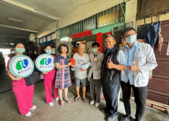 郭綜合院長關懷獨居長者致贈紅包提前向他們賀節