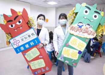 大甲媽起駕遶境 宏仁慢飛兒手作千里眼順風耳迎媽祖