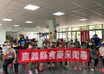 嘉義縣社區藥局擴大服務　組成食藥保衛團宣導列車