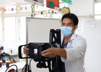 攜帶式X光機　社區篩檢新利器