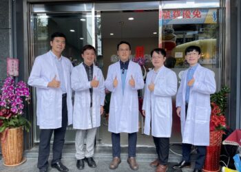 中清「誠心」旗艦診所盛大開幕，上醫預防醫學協會親臨祝賀，聚焦四大核心醫學，提供全齡全方位健康服務