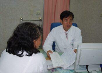 婦產科主任醫師李耀泰說肥胖者減重可降低癌症發生率