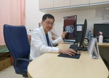 反覆發作腹股溝疝氣合併腸嵌頓 腹腔鏡排除病變