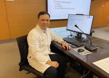 12歲兒童罹小腦髓母細胞瘤成醫陳又寧醫師進行清醒開顱手術始保住一命